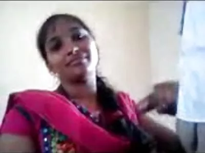 സുന്ദരിയായ കാമുകി തന്റെ ഭർത്താവ് ഇടയ്ക്കിടെ ചിത്രീകരിക്കുന്നത് ഇഷ്ടപ്പെടുന്നു