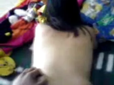 ഹിൽബില്ലി റെഡ്ഹെഡ് ഒരു അന്യഗ്രഹ ബഹിരാകാശ കപ്പലിൽ വിശകലനം ചെയ്തു