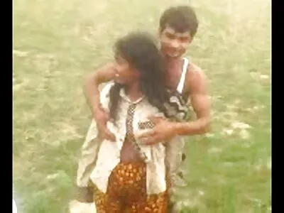 പുരുഷൻ മനഃപൂർവ്വം നിംഫോയെ നിയമിച്ചു, അവൾ വിലപിക്കുകയും ലൈംഗികതയെ സ്നേഹിക്കുകയും ചെയ്യുന്നു