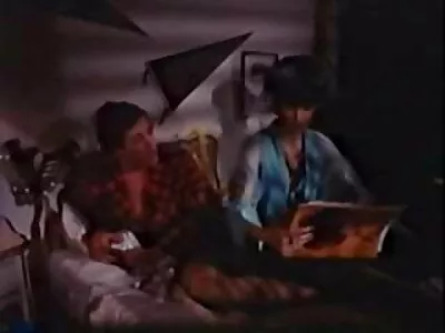 ടാറ്റൂകളുള്ള സുന്ദരിയായ പെൺകുട്ടി രണ്ടാനച്ഛനാൽ ഭോഗിക്കപ്പെടാനുള്ള മാനസികാവസ്ഥയിലാണ്